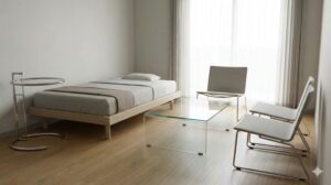 圧迫感のない低めで細身の家具が置かれた部屋