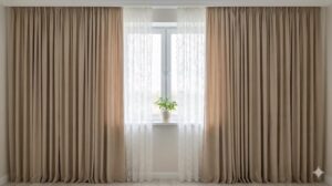 床すれすれの完璧な丈のドレープカーテンとレースカーテンが、清潔感のある窓辺を美しく整えている様子